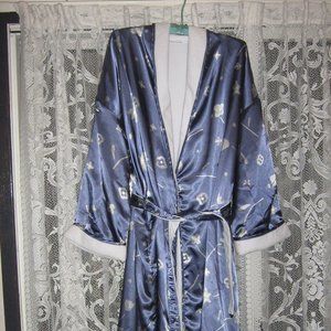 Ladies Blue and White Robe